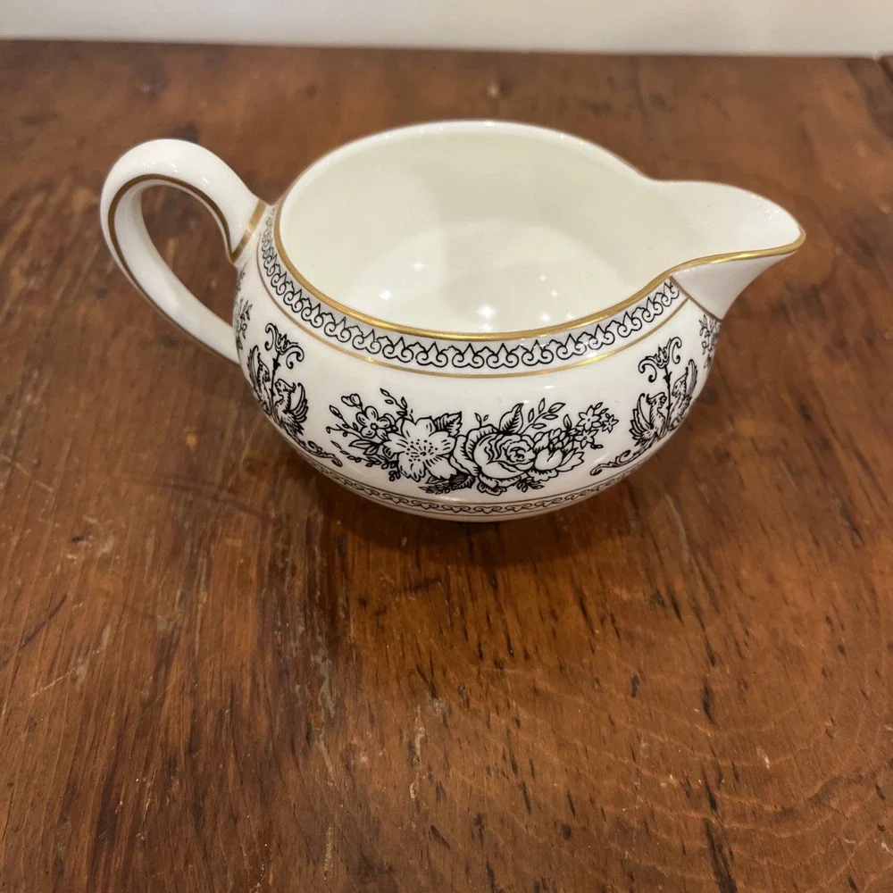 WEDGWOOD‎ COLUMBIA BLACK CREAMER - 2 1/4